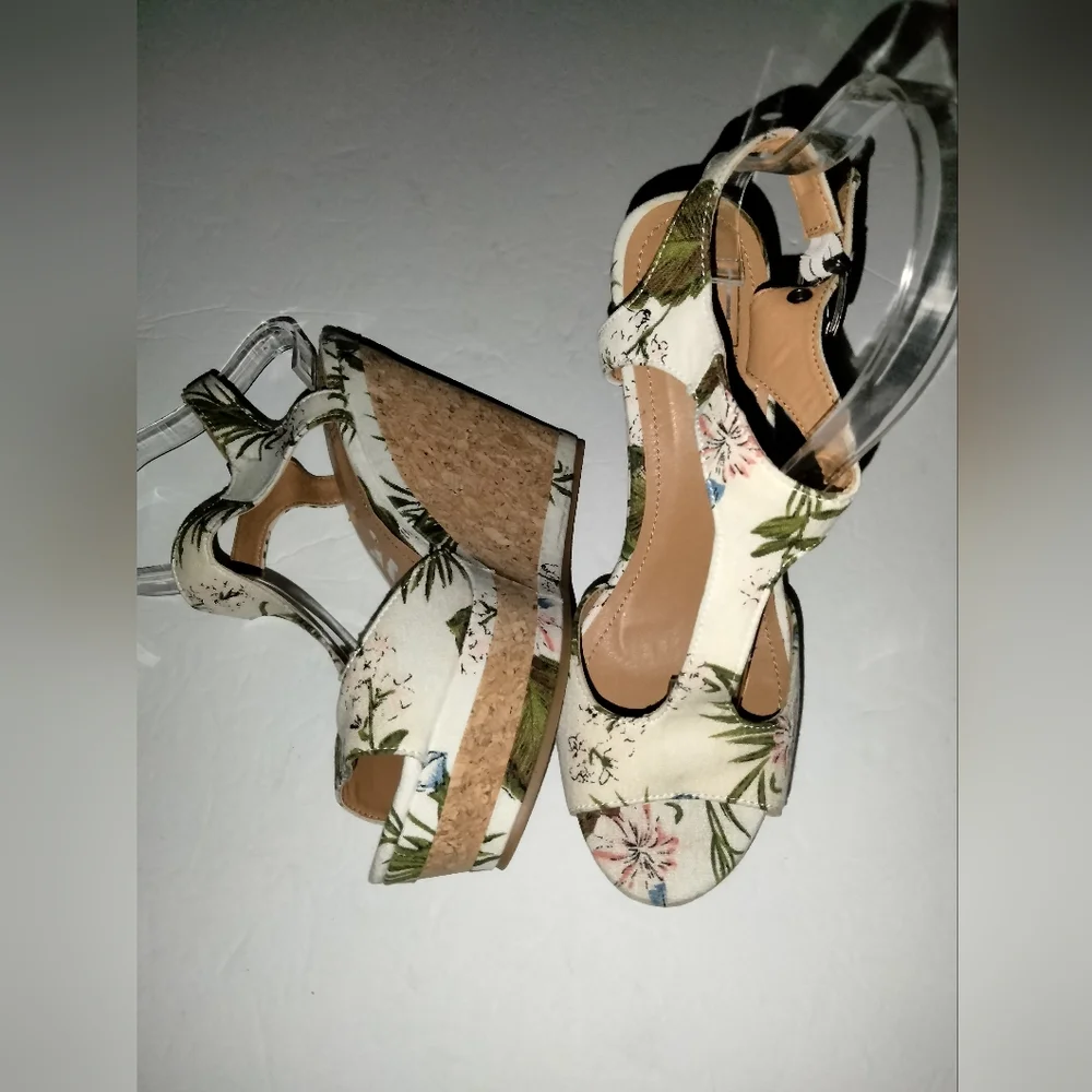 Lust 4 Life (Sz 8.5) Multicolor Floral Print Ankle Strap Peep Toe Wedge Sandals